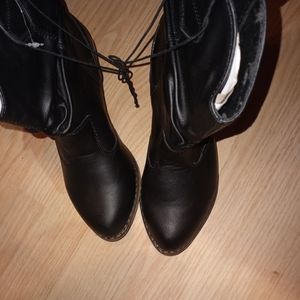 Size 7black boots